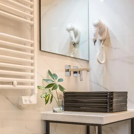 Smart Abbadia S S - Luxurymodernstyle Con Cucina Condivisa * Abbadia San Salvator